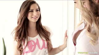 Inocente babá queda threesomed