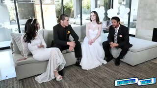 الآباء مساعدة من stepdaughters عسلي مور جازمين لوف إلى الحصول على بعض المعرفة الجنسية