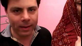 Doente Cara fode no Turismo Indiano Wilfe para o Dinheiro Enganando Puta