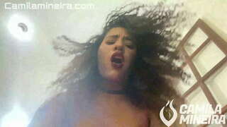 ���ිට නැඟ ඔහුගේ ලොකු කුකුළා උපයා ගැනීමට ගොඩක් ලොකු ඇගේ මුඩු මෝඩයෙක්