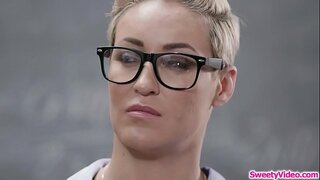 Teen babe amehlo wakhe instructors cunt emva kweklasi