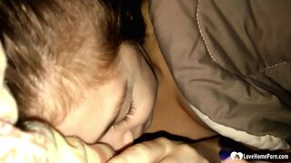 Он се пробудио из онога што га падчерица усисава курац, и он се није жалио.